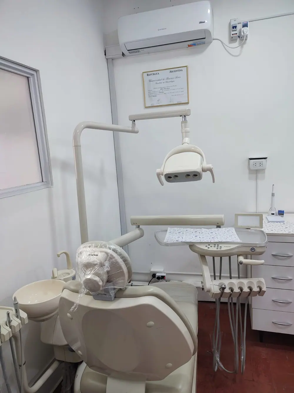 Sill&oacute;n odontol&oacute;gico y equipamiento